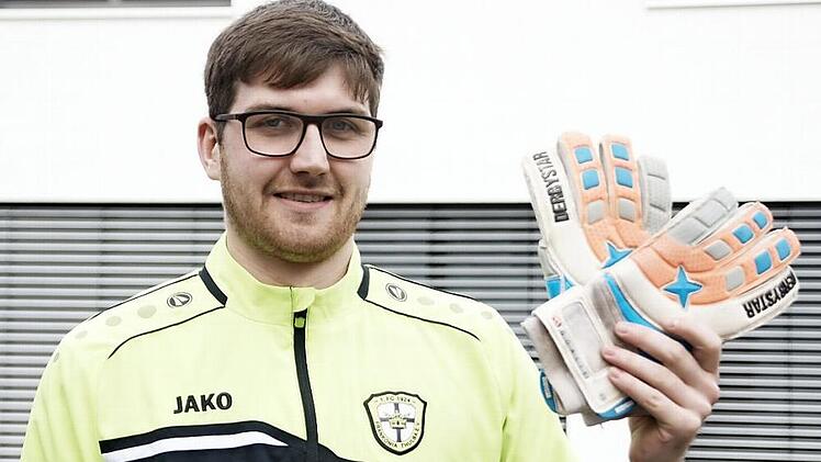 Ren&eacute; Leurer stand im Derby gegen Westheim im Tor des FC Thulba. Dabei ist er eigentlich Verteidiger beziehungsweise St&uuml;rmer. Foto: Steffen Standke