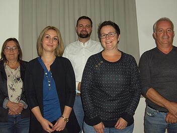 Generationswechsel beim Obst- und Gartenbauverein Wittershausen: (von links) 3. Bürgermeisterin Margot Schottdorf, Hellen Bahn, der neue Vorsitzende Daniel Bahn, Marion Schäfer und Ortssprecher Elmar Sell. Foto: Udo Sell