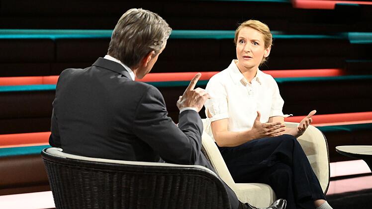 ZDF-Moderator Markus Lanz lockte Linken-Chefin Ines Schwerdtner mehrmals aus der Reserve.