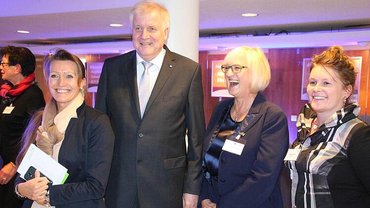 Foto mit den Helferinnen.