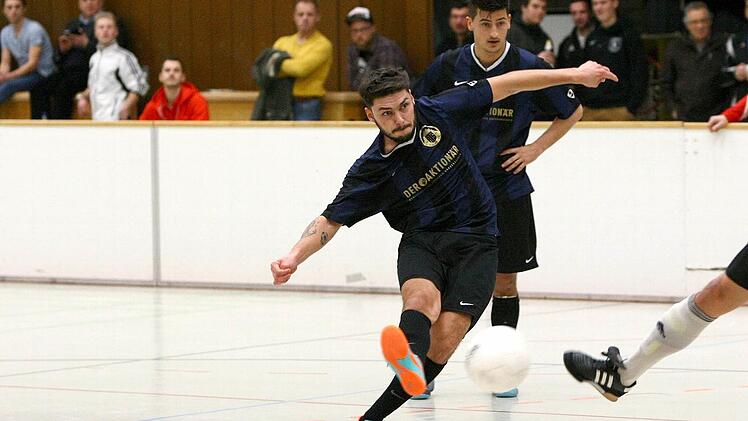 Werden sie in einer Woche beim Rundschau-Cup im ATS-Trikot zu sehen sein? Wohl kaum, denn Paul Konov (vorne) wird nach einer Verletzung wohl geschont, Enis Gashi (im Hintergrund) steht vor einem Vereinswechsel. Foto: Monika Limmer