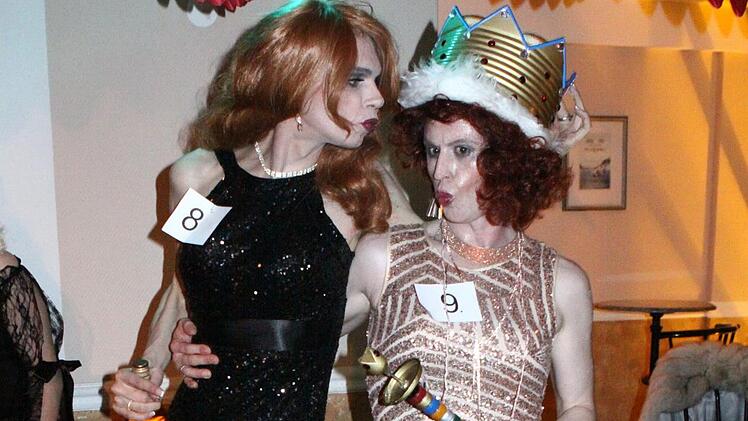 Sinna und Danae" sind die neuen Kräbbelköniginnen von Bad Brückenau. Foto: Thomas Dill