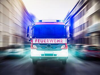 In Nürnberg hat die Feuerwehr mehrere Bewohner eines Hauses von einem Balkon gerettet. Symbolfoto: Jotily/Adobe Stock