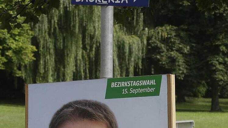 Auch ein amtierendes Stadtoberhaupt muss sich dem Wahl-Tüv stellen, will er wieder in den Bezirkstag einziehen. Es ist aber ein Gerücht, dass man dafür im Bäckerladen sein Kreuz machen darf.