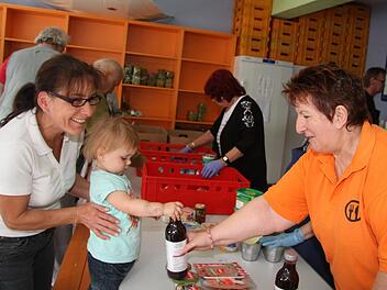 Zwei Mal pro Woche ist der Andrang im Tafelladen in Kulmbach groß. Viele Familien mit Kindern sind auf die Versorgung durch die Tafel angewiesen. Fotos: Sonja Adam