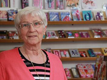 Emmi Huebl macht zum 1. Oktober Feierabend in ihrem "Intim-Shop". Foto: Carmen Schmitt