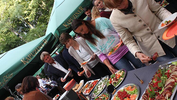 Stärkung vor der Vorstellung.  Foto: Jürgen Gärtner