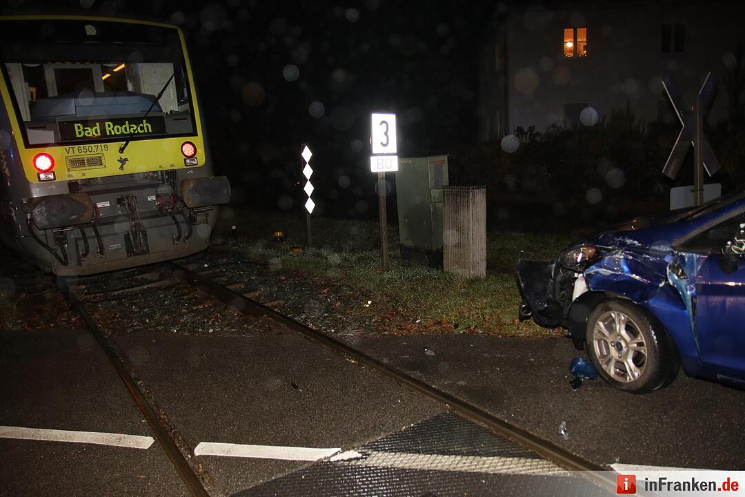 Auto kollidiert in Coburg mit Triebwagen