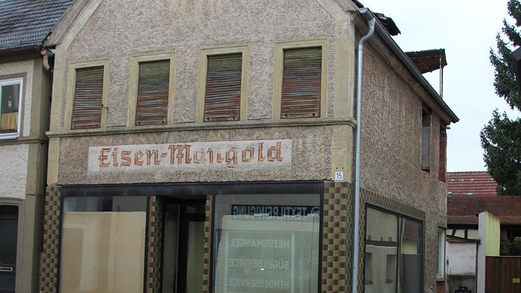 Das einstige Geschäftshaus eines Eisenwarenhändlers in der Kapellenstraße, früher fürwahr ein Kommunikations-Zentrum,, könnte als Anlaufstelle für die Bürgernetzgemeinschaft dienen.   Foto: Ralf Kestel