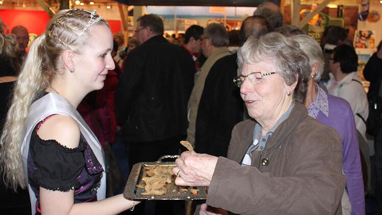 Karpfenchips von einer Königin gab es nur am Stand vom Karpfenland Aischgrund. Foto: Andreas Dorsch