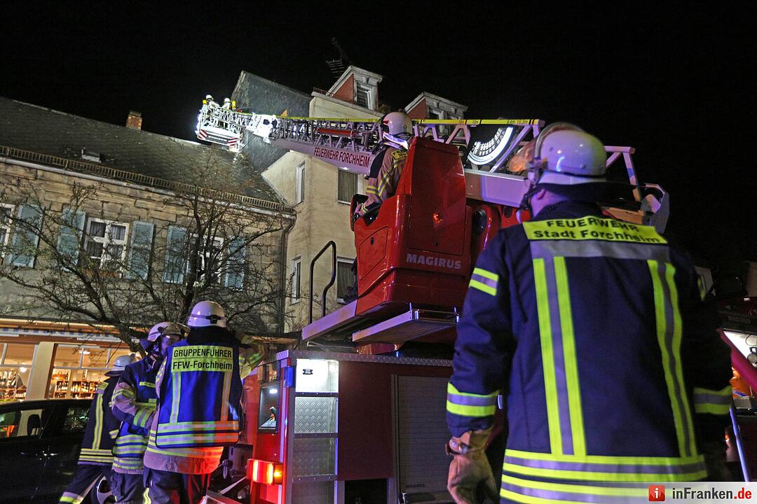 Schwelbrand an Hausfassade löst Feuerwehreinsatz in Forchheim aus