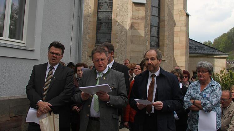 Ein großes Fest war die Einweihung des sanierten Pfarrhauses mit Erzbischof Ludwig Schick für die Pfarrei zu Unserer Lieben Frau. Foto: Sonny Adam