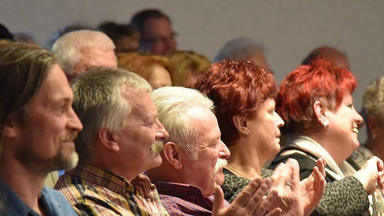 200 Gäste amüsierten sich bei dem Mundartabend des Heimatvereins Rödental.