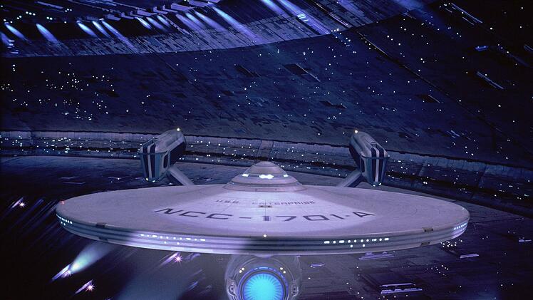 Ein Hilferuf der Erde erreicht die Enterprise. Ihr Heimatplanet wird von einer Sonde bedroht.