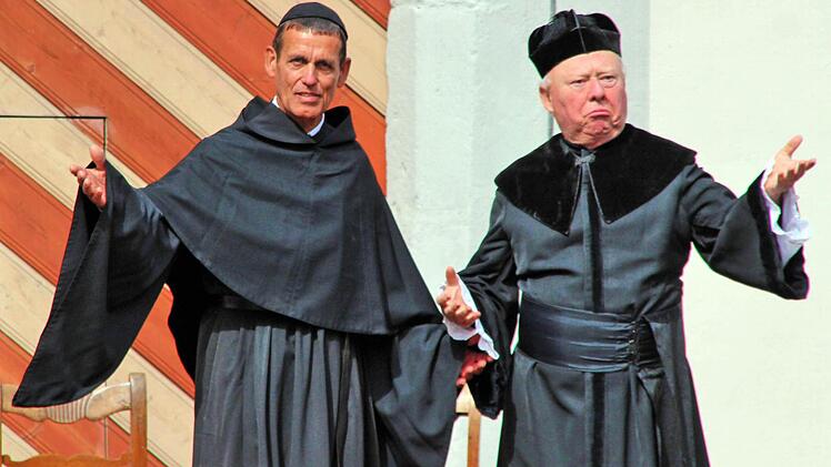 Ewald Baumeister und Baldur Kolb sind als Pfarrer beim Heimatspiel dabei. Foto: Dieter Britz