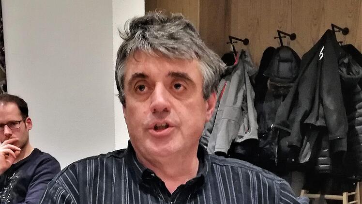 Jürgen Straub, Geschäftsführer mehrerer Metzgerinnungen, erläuterte die Voraussetzungen zur Fusion der fünf benachbarten Metzger-Innungen. Foto: Sigismund von Dobschütz