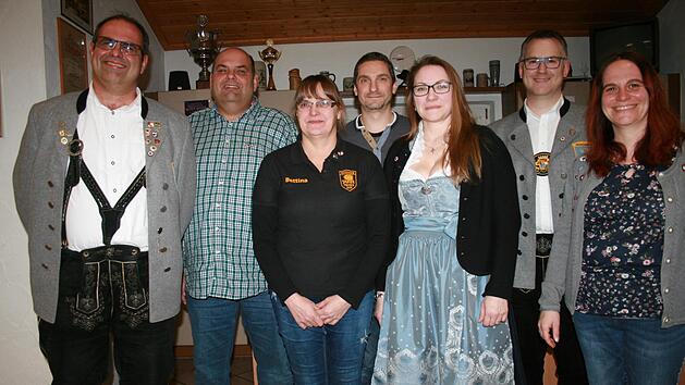 Mitgliedschaft und aktives Musizieren wurden bei den Premicher Musikanten gewürdigt: Mario Köth (von links), Tobias Köth, Bettina Markard, Michael Kirchner, Melanie Heinrich, Frank Brixel und Kreisvorsitzende Birgit Döhler. Foto: Gabriele Sell
