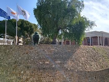 EU-Fahne am Rathaus von Nikosia