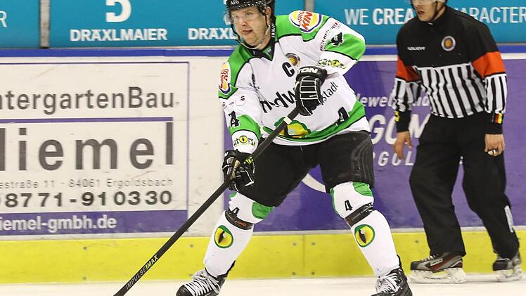 Über 14 Spielzeiten hat sich Daniel Sikorski mit 476 Einsätzen zum Rekordspieler des Höchstadter EC gemausert. Fotos: Archiv