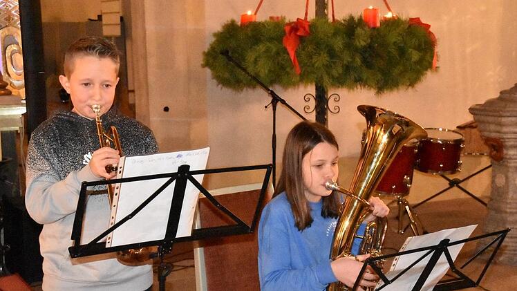 Alexander Schramm und Ida Hohlweg mit "Leise rieselt der Schnee". Foto: Uschi Prawitz