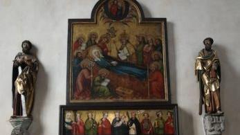 Der Deichsler-Altar im linken Seitenschiff entstand um 1420.  Foto: Markus Hauck/pow