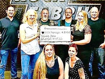 Bei der Motorraddemo sammelten die Biker für das Kinderhospiz Station Regenbogen. Es kamen mehr als 5000 Euro zusammen. Foto: privat