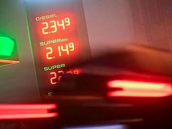 Spritpreis-Schock: Diesel erreicht Allzeithoch - Was die Regierung jetzt plant