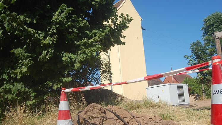 Das Transformatorenhäuschen in Diebach sorgt weiter für Diskussionen. Der Anschluss lag schon, obwohl eine finale Entscheidung über die Platzierung noch ausstand.