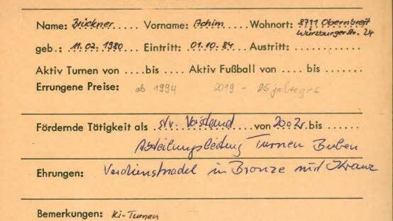 Achim Brückner trat bereits mit vier Jahren dem TSV Obernbreit bei und übernahm bald Führungsverantwortung, wie seine Mitgliedskarte beweist.Foto: Th. Meyer
