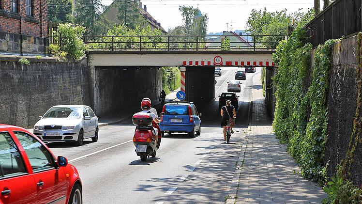 Die Memmelsdorfer Unterführung sieht voraussichtlich einem Neubau mit mehr Durchfahrtshöhe entgegen.