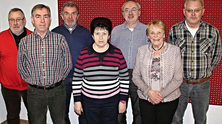 Die geehrten langjährigen Mitglieder (von links): Siegfried Hegen, Klaus Plott, Harald Wagner, Karin Hegen, Peter Müller, Walburga Bauer und Georg May. Foto: Helmut Will