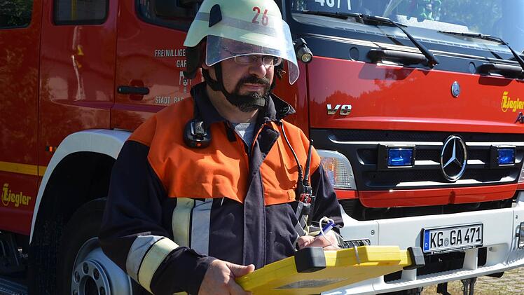 Unter realistischen Bedingungen übten die Feuerwehren aus Bad Kissingen, sowie Aschach und Oberthulba den Ernstfall.  Foto: Peter Rauch