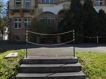 Das ehemalige Marinekurlazarett ist nur ein Beispiel für ein Objekt im künftigen Sondergebiet Kurgebiet, dessen Sanierung interessant werden könnte.  Foto: Siegfried Farkas