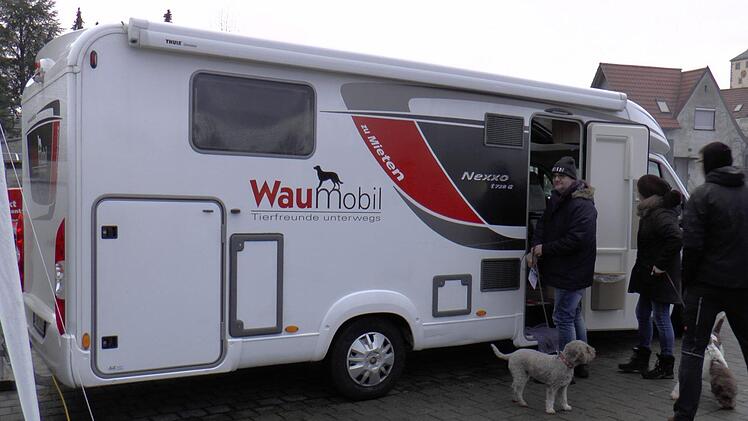 Ein Wohnmobil, speziell für Hundeliebhaber konnte ausgiebig besichtigt werden. Christian Licha