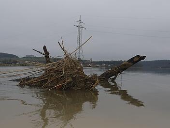 Südlich von Lahm: Das Hochwasser hat reichlich Material zurückgelassen.