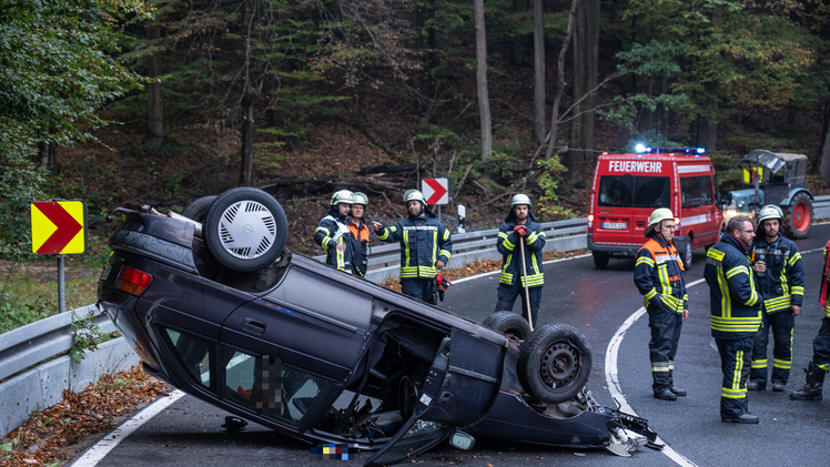 Auto im Kreis Bamberg überschlägt sich