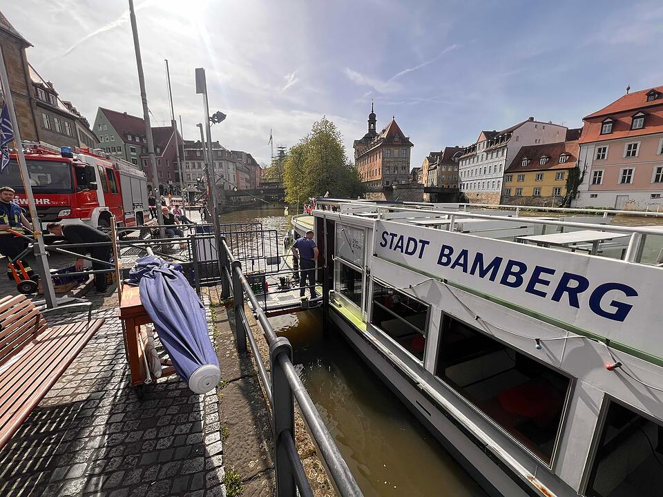 Wasser in Schiff "Stadt Bamberg" stellt Einsatzkräfte vor Rätsel - Ursache gefunden
