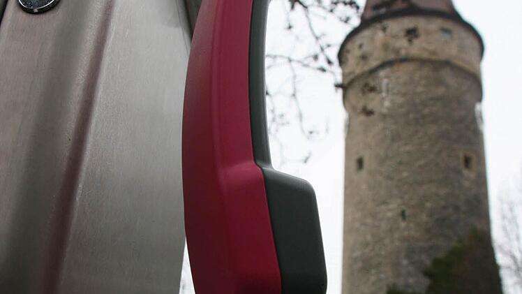 Von diesem Telefon am Falterturm aus wurde der folgenschwere Notruf abgesetzt. Foto: Diana Fuchs