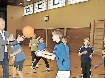 Die Planung für die neue Turnhalle ist in trockenen Tüchern. Der Leiter der Stadtsteinacher Schule, Michael Pfitzner können sich freuen - der Altbau (Bild) gehört bald der Vergangenheit an.  Foto: Archiv/Sonja Adam
