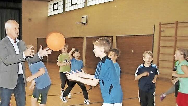 Die Planung für die neue Turnhalle ist in trockenen Tüchern. Der Leiter der Stadtsteinacher Schule, Michael Pfitzner können sich freuen - der Altbau (Bild) gehört bald der Vergangenheit an.  Foto: Archiv/Sonja Adam