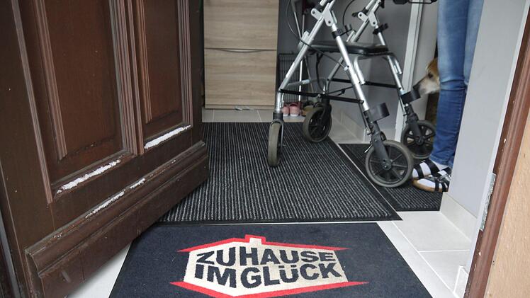 Die Fußmatte mit dem Logo der Sendung fällt am Hauseingang sofort ins Auge. Foto: Rebecca Vogt