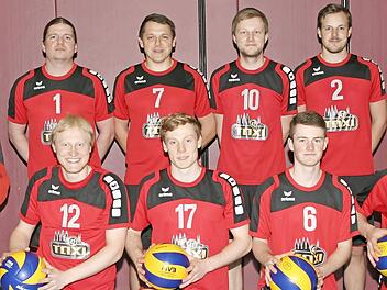 Die Volleyballer des TV Ebern, die souverän die Meisterschaft in der Bezirksliga Oberfranken gewannen, hinten v. l.: Trainer Horst Hanke, Michael Helbig, Kapitän Jürgen Grämer, Manuel Bauer, Simon Langenberg, Frank Päckert; vorn v. l.: Edwin Hanke, Nils Menzel, Alex Amend, Rene Ullrich. Es fehlt Max Klüpfel. Foto: Dietz