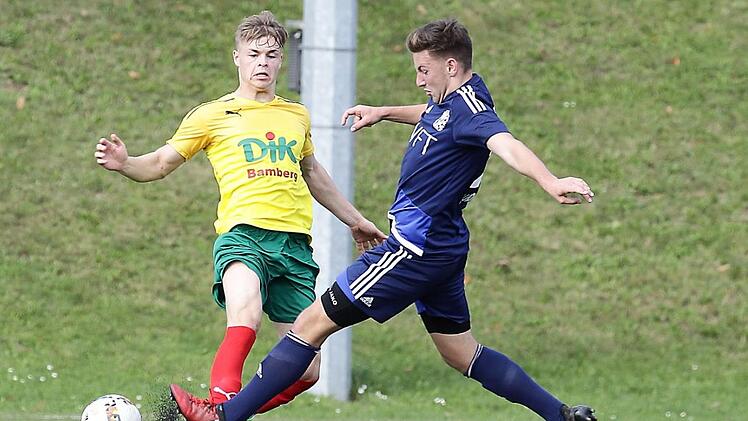 Ulrich Spies (links) wird der DJK Bamberg dieses Mal aufgrund einer Zerrung am Sonntag um 15 Uhr im Heimspiel gegen die DJK Gebenbach um Jonas Lindner (rechts) fehlen.sportpress