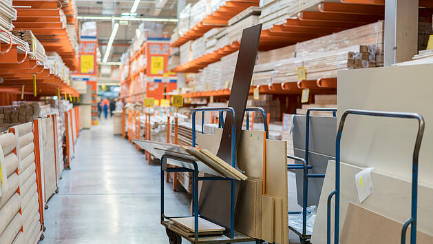 Holz-Abteilung im Baumarkt