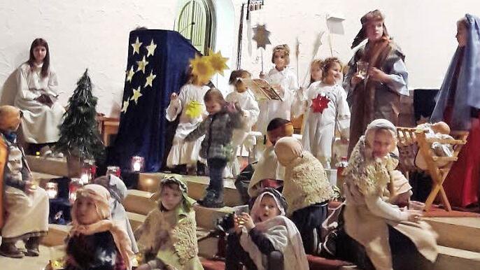 Die Schauspielgruppe der Grund- und Mittelschule Pressig inszenierte in einem gelungenen Krippenspiel, warum wir Weihnachten feiern.  Foto: eh
