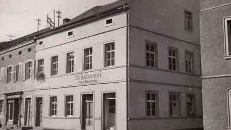Die Bäckerei in der Bahnhofstraße 7, heute Sparkasse Foto: Familie Hannawacker