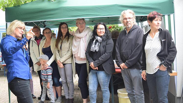 IPads für die Konfirmanden oder eine Bobbycar-Rennstrecke in der Kirche? Die angehenden Mitglieder des Kirchenvorstands diskutierten auf dem Gemeindefest in Wildenheid in einer gespielten Sitzung die kuriosesten Fragen. Foto: Daniela Pondelicek