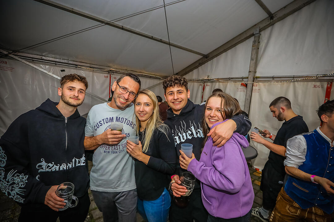 Samstagsparty im Festzelt!
