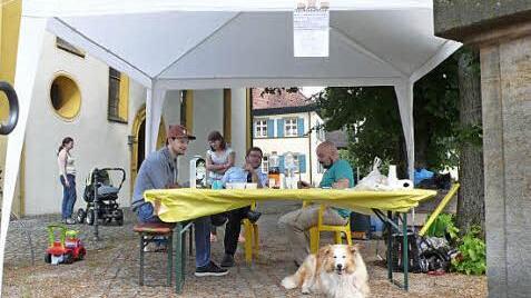 Sammelstelle vor der Laurentiuskirche Foto: Dieter Grams