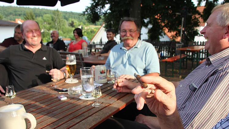 Beste Stimmung: Walter Reuter, Toni Welsch und Erich Opl (von rechts).Foto: Ralf Kestel